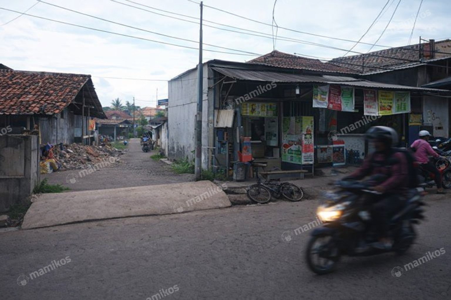 Rumah Sertifikat SHM 5 Kamar Tidur 5 Kamar Mandi Cengkareng Jakarta Barat - Photo 2