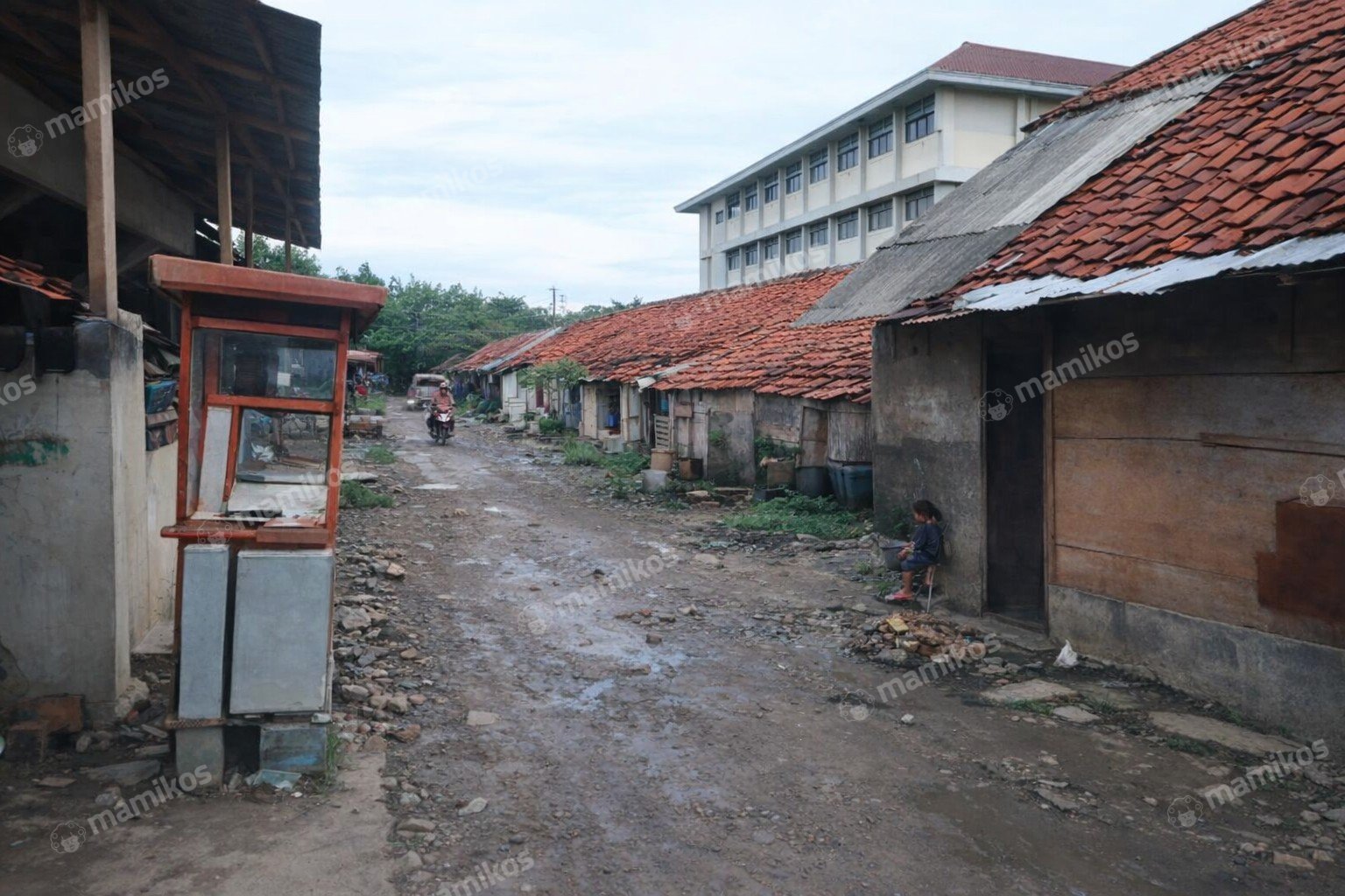 Rumah Sertifikat SHM 5 Kamar Tidur 5 Kamar Mandi Cengkareng Jakarta Barat - Photo 3