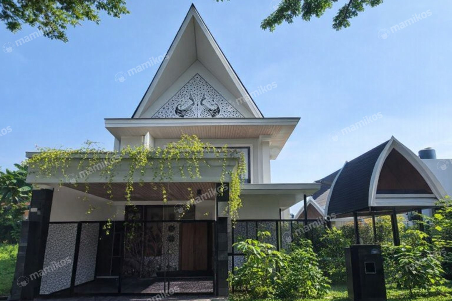 Rumah 2 Kamar Tidur 3 Kamar Mandi 2 Lantai Kebon Jeruk Jakarta Barat