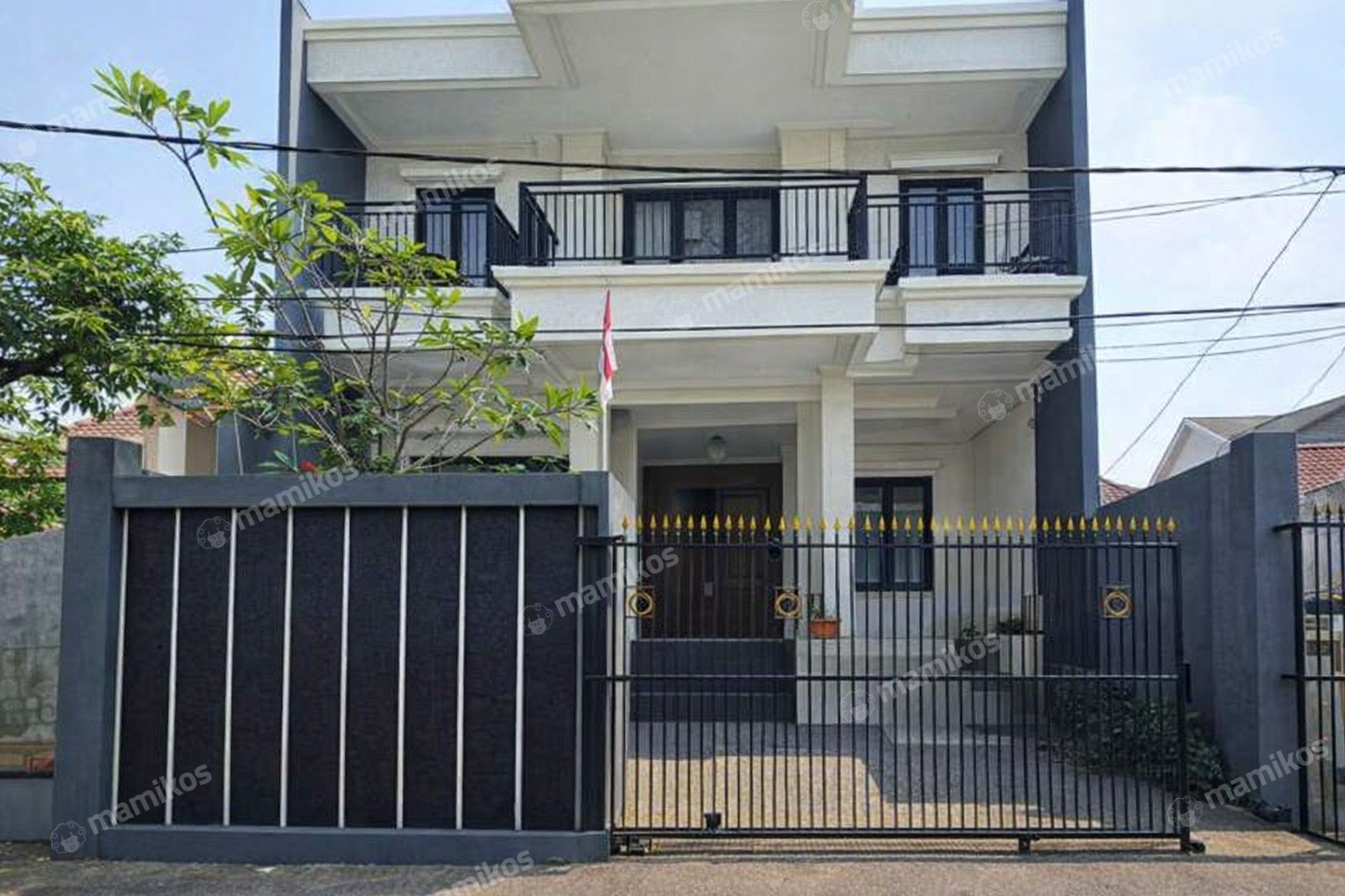 Rumah Sertifikat SHM 4 Kamar Tidur 3 Kamar Mandi Sunrise Garden Jakarta Barat