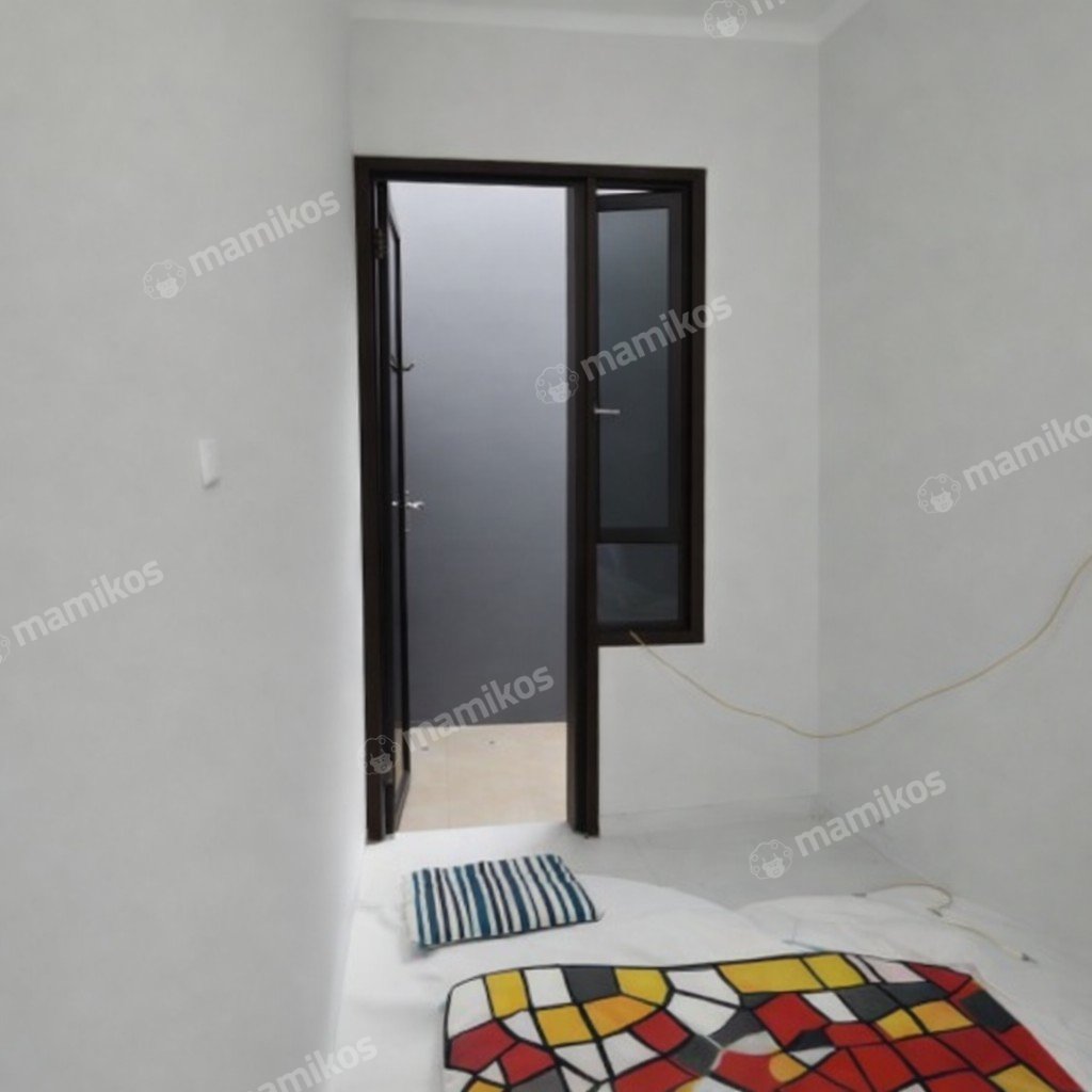 Rumah Sertifikat SHM 3 Kamar Tidur 2 Kamar Mandi Kota Wisata Jakarta Timur - Photo 2