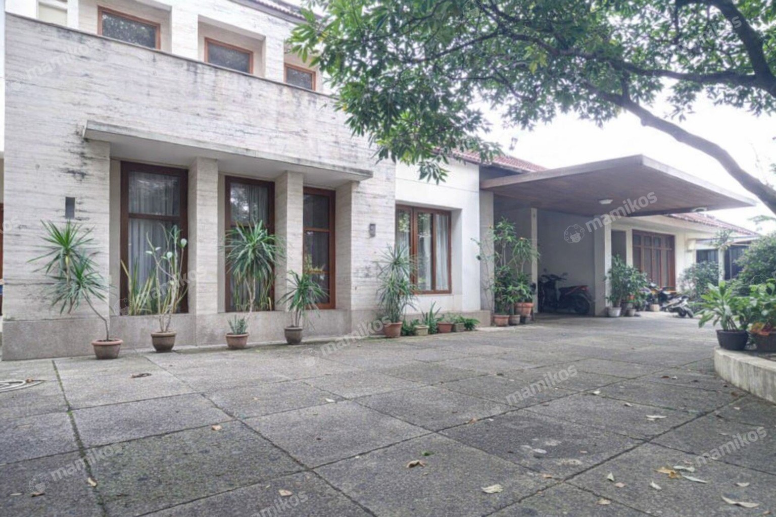 Rumah Sertifikat SHM 9 Kamar Tidur 6 Kamar Mandi Lebak Bulus Jakarta Selatan