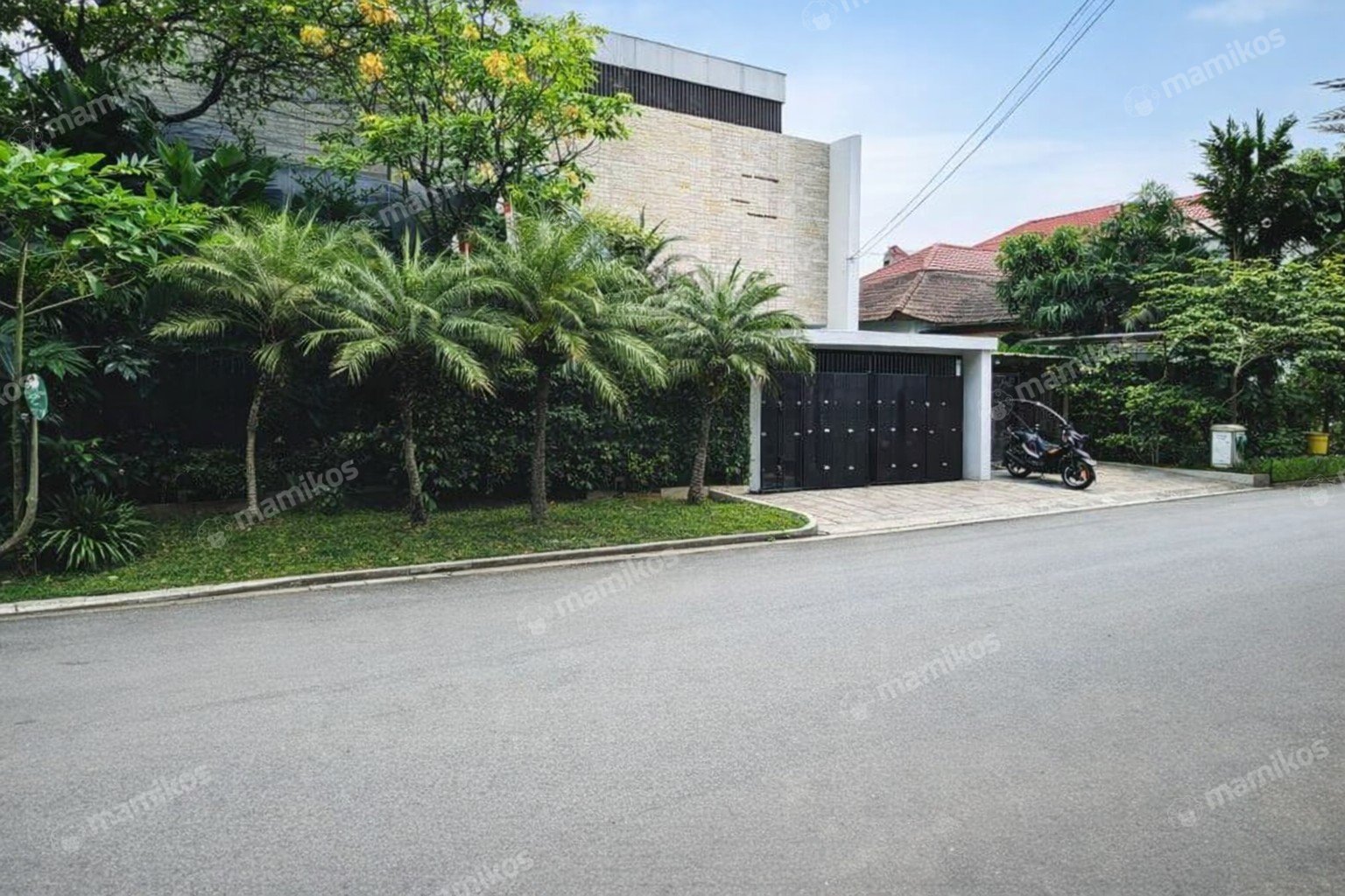 Rumah Sertifikat SHM 3 Lantai Pondok Indah Jakarta Selatan