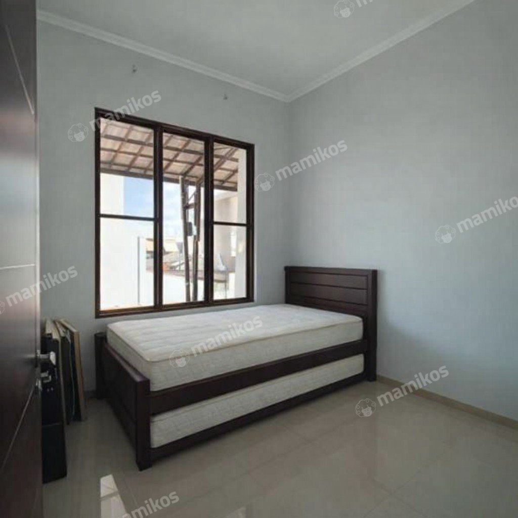 Rumah Sertifikat SHM 3 Kamar Tidur 2 Kamar Mandi Kota Wisata Jakarta Timur - Photo 3