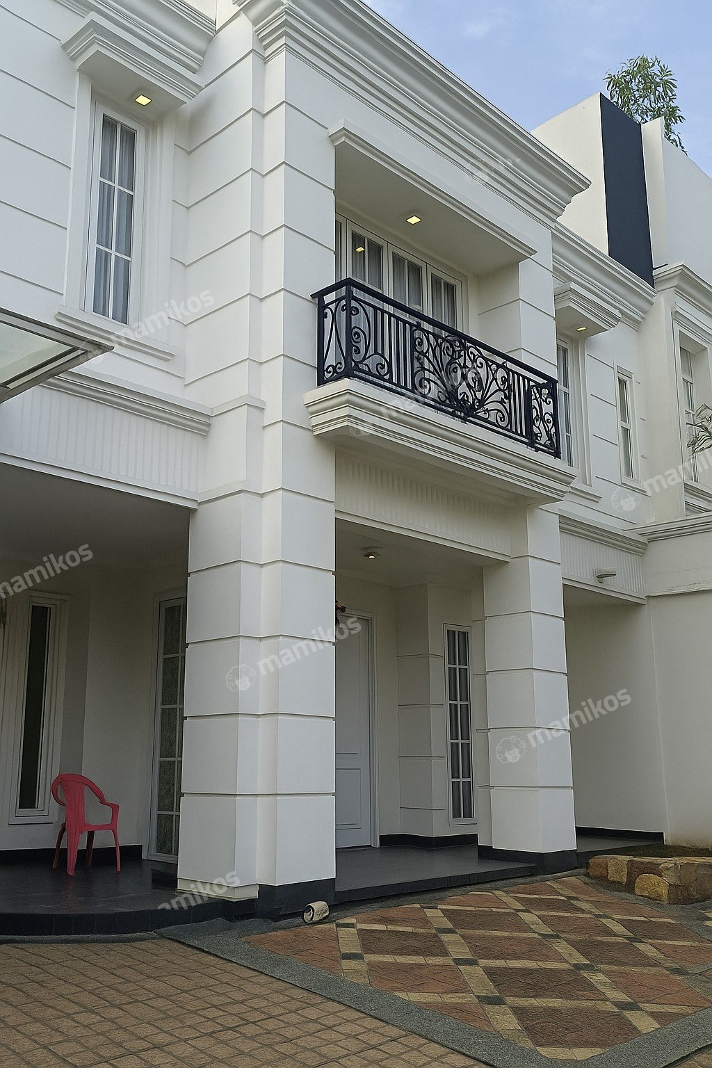Rumah Sertifikat SHM 5 Kamar Tidur 5 Kamar Mandi Intercon Jakarta Barat - Photo 2