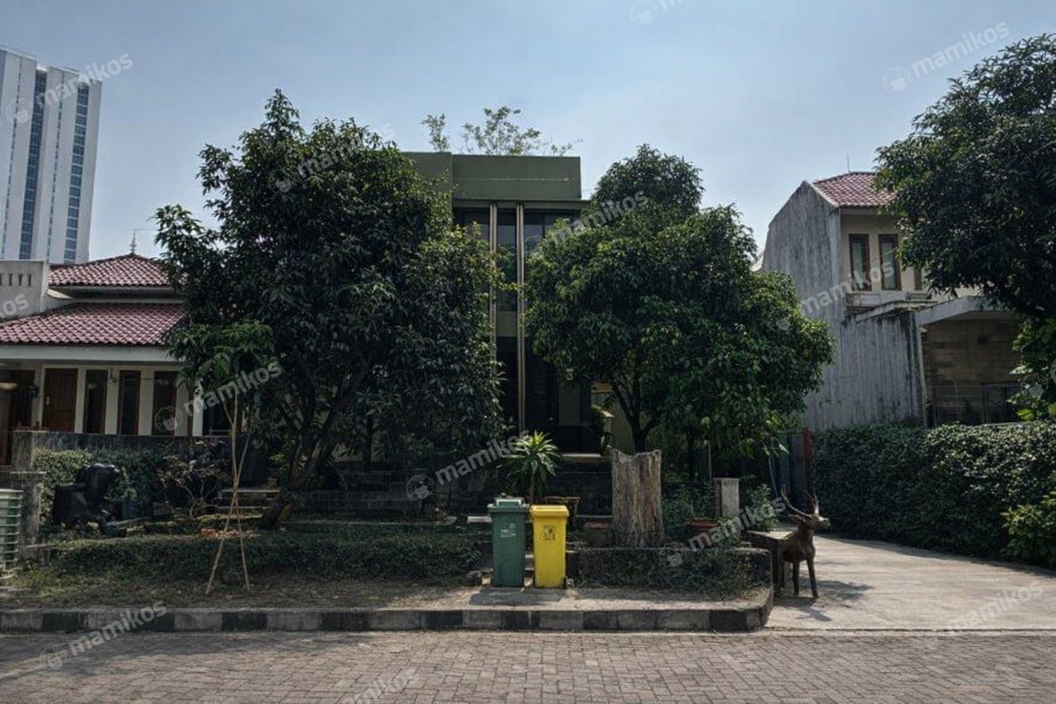 Rumah Sertifikat SHM 12 Kamar Tidur 11 Kamar Mandi Kemang Jakarta Selatan
