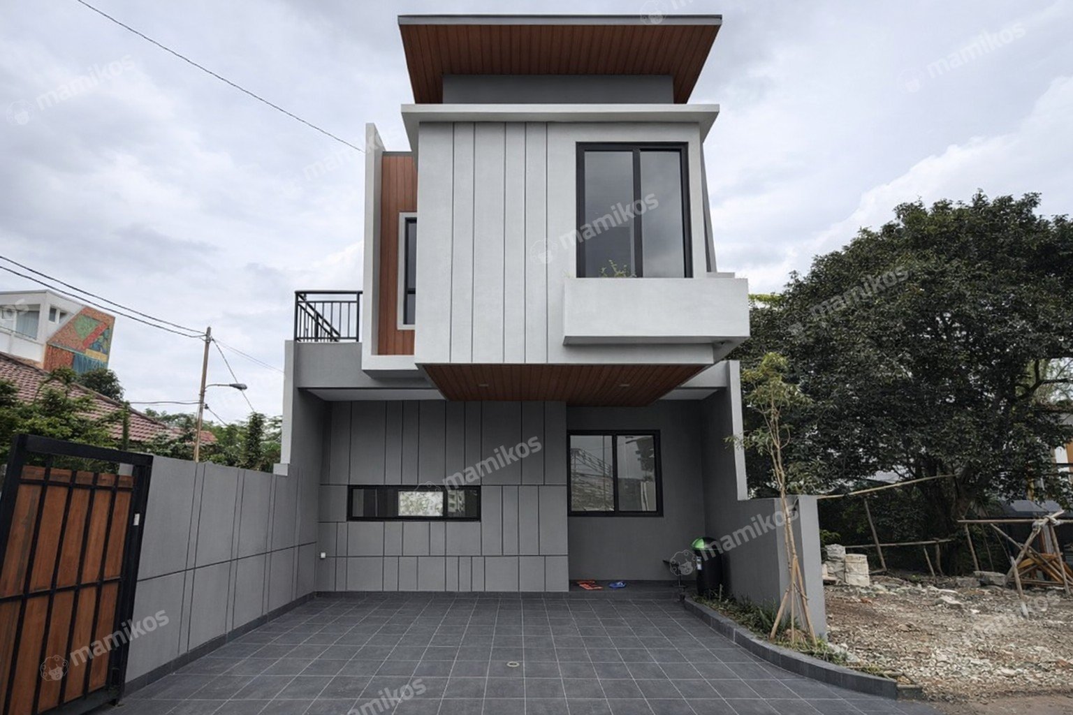 Rumah Sertifikat SHM 4 Kamar Tidur 3 Kamar Mandi Lebak Bulus Jakarta Selatan