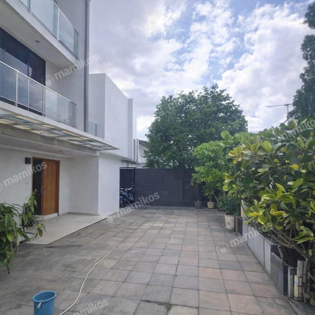 Rumah Sertifikat SHM 6 Kamar Tidur 6 Kamar Mandi Kemang Jakarta Selatan - Photo 3