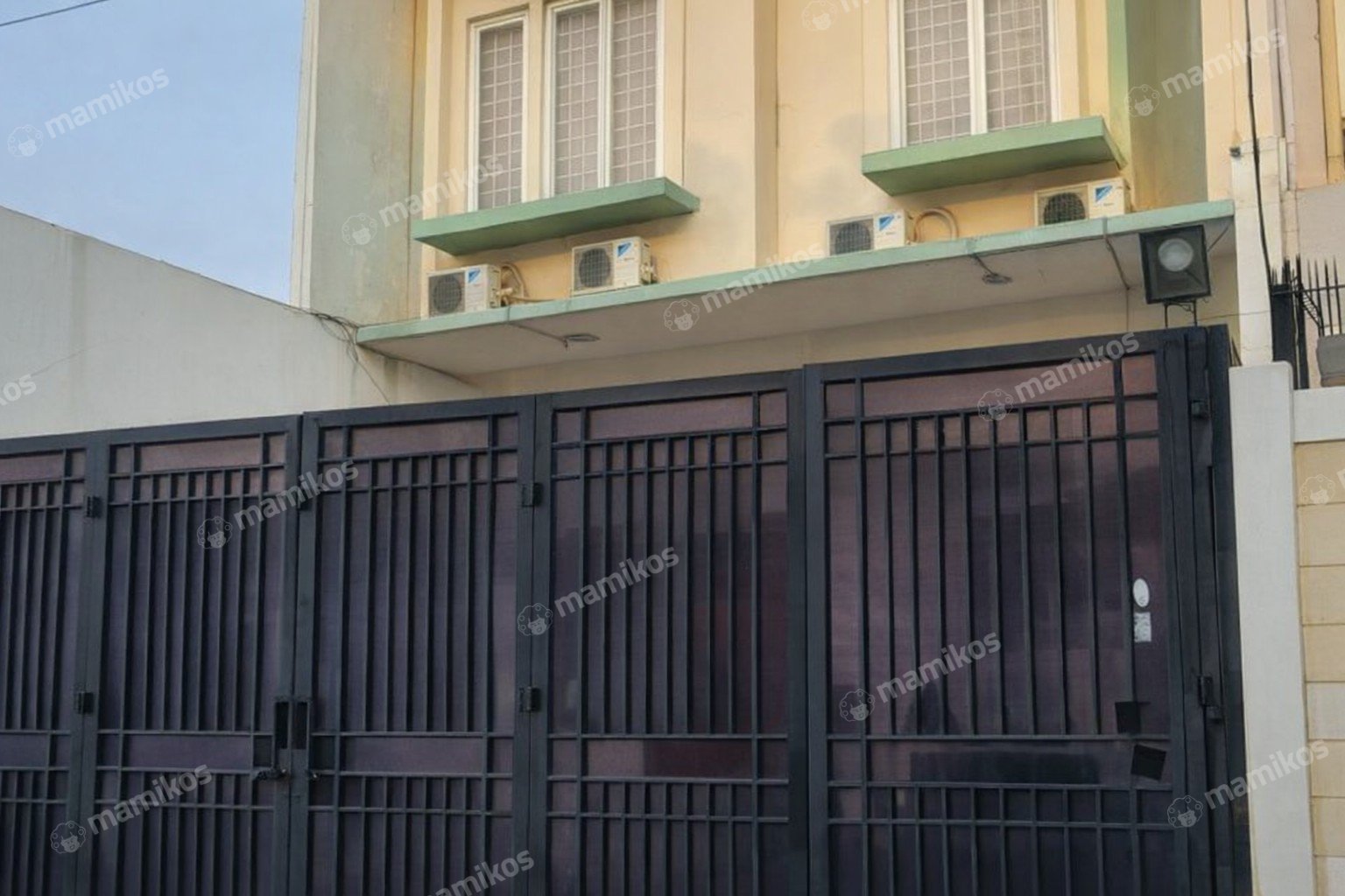 Rumah Sertifikat SHM 4 Kamar Tidur 3 Kamar Mandi Joglo Jakarta Barat