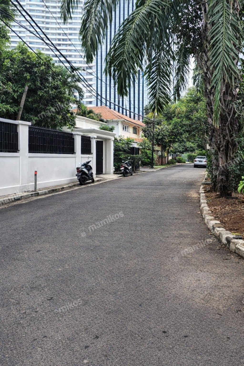 Rumah Sertifikat SHM 7 Kamar Tidur 4 Kamar Mandi Kuningan Jakarta Selatan - Photo 2