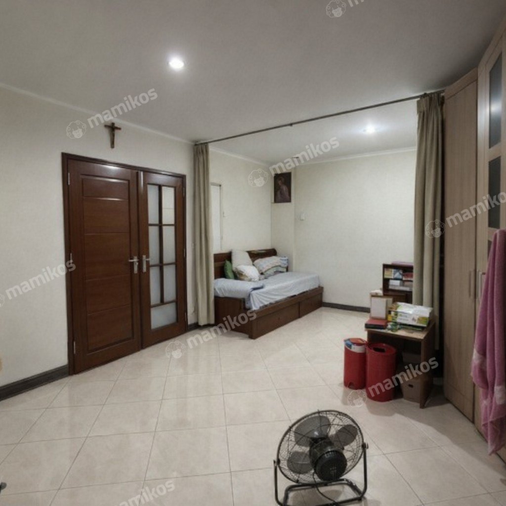 Rumah Sertifikat SHM 5 Kamar Tidur 4 Kamar Mandi Taman Ratu Jakarta Barat - Photo 4