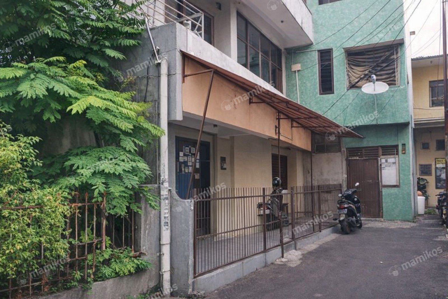 Rumah Sertifikat SHM 8 Kamar Tidur 3 Kamar Mandi Grogol Jakarta Barat
