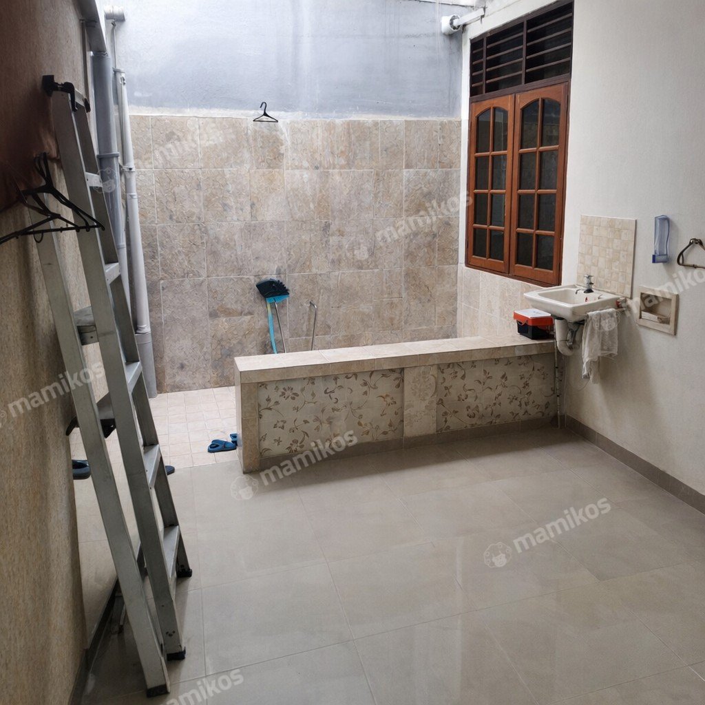 Rumah Sertifikat SHM 4 Kamar Tidur 2 Kamar Mandi Pondok Indah Jakarta Selatan - Photo 2