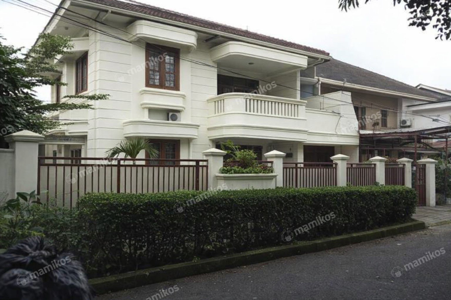 Rumah Sertifikat SHM 4 Kamar Tidur 3 Kamar Mandi Lebak Bulus Jakarta Selatan