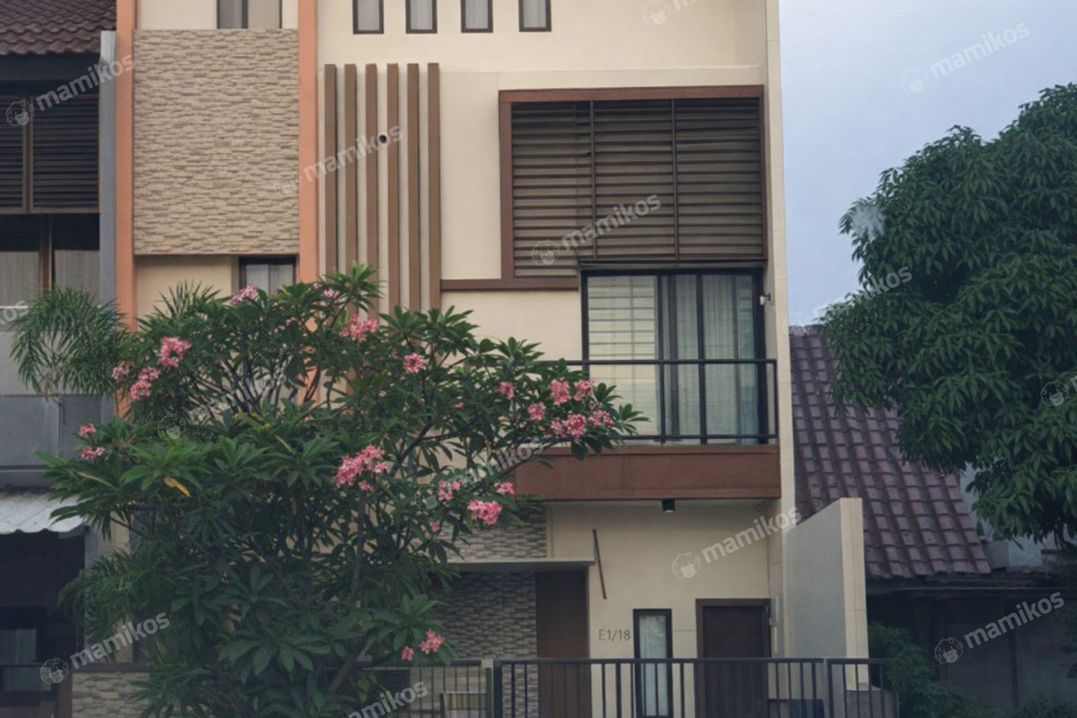 Rumah Sertifikat SHM 4 Kamar Tidur 3 Kamar Mandi Metland Puri Jakarta Barat