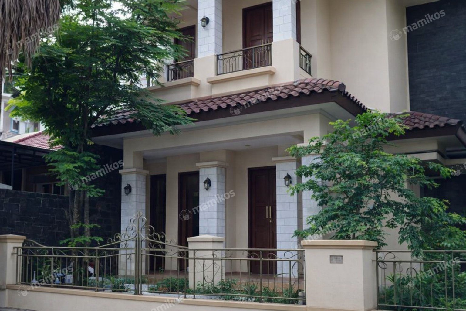 Rumah Sertifikat SHM 5 Kamar Tidur 4 Kamar Mandi Raffles Hills Jakarta Timur