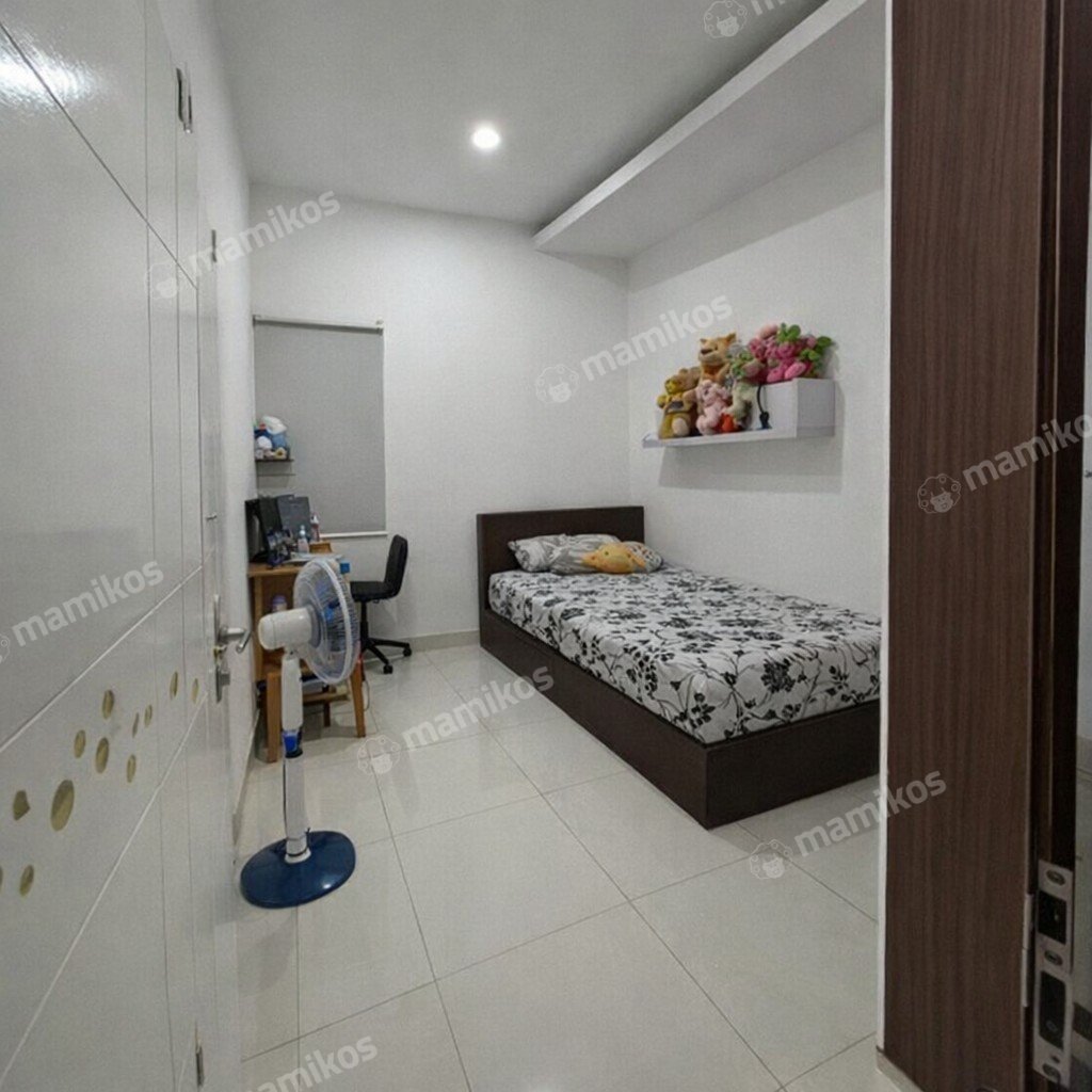 Rumah Sertifikat SHM 5 Kamar Tidur 4 Kamar Mandi Taman Surya Jakarta Barat - Photo 4