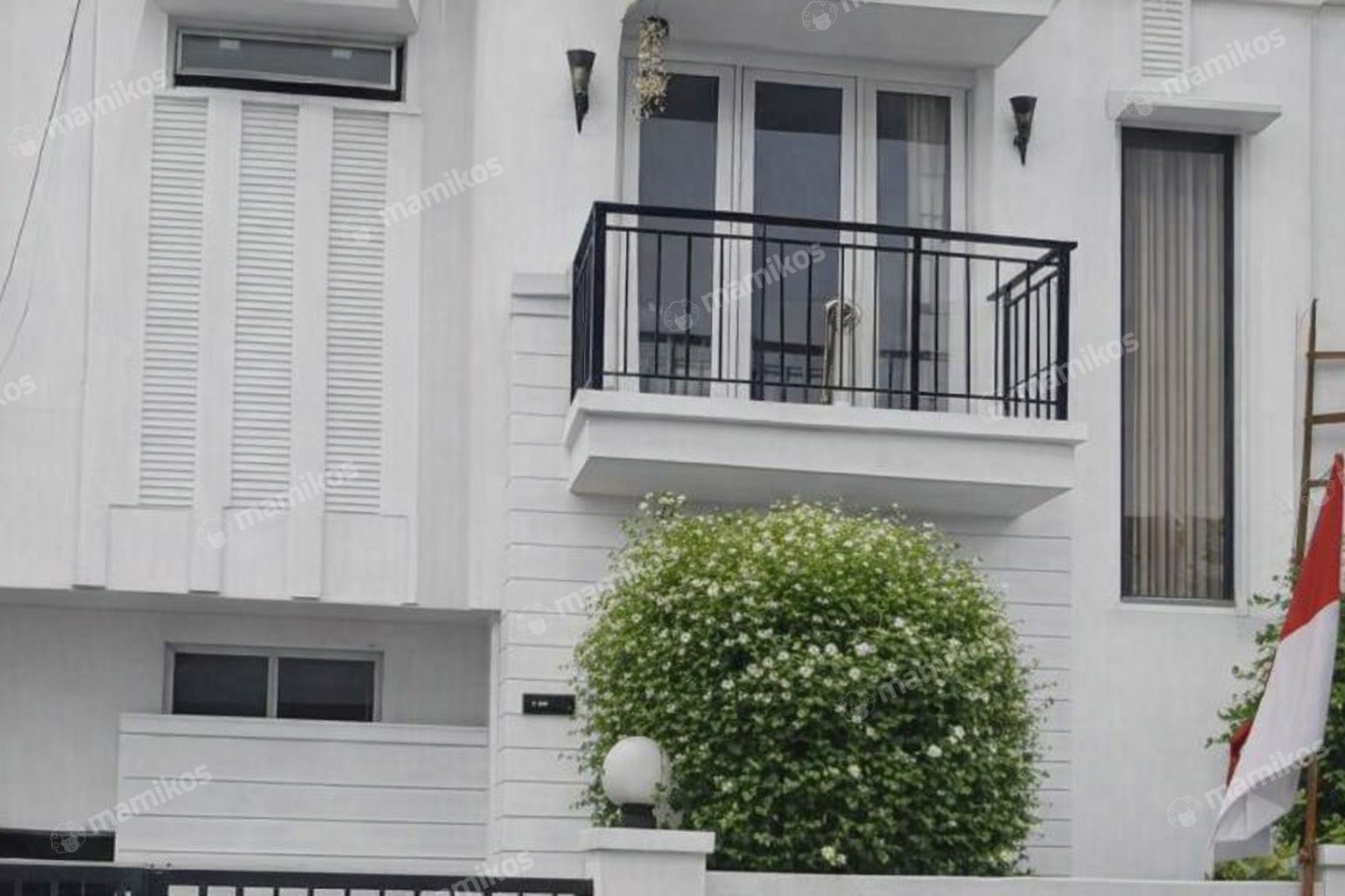 Rumah Sertifikat SHM 6 Kamar Tidur 3 Kamar Mandi Daan Mogot Jakarta Barat