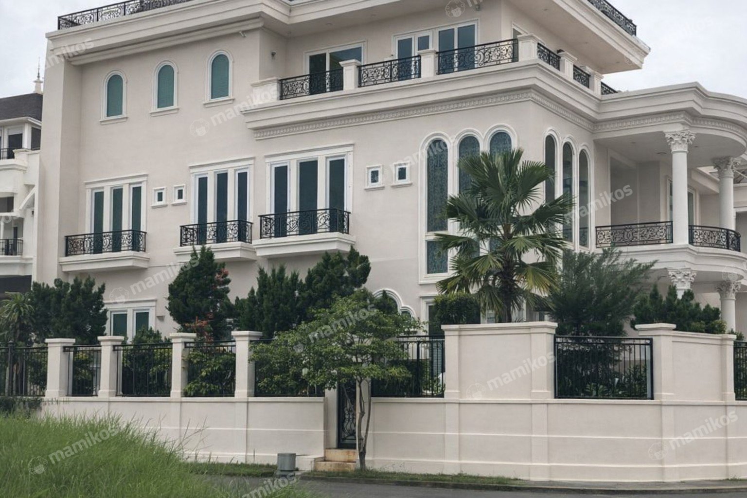Rumah Sertifikat HGB 6 Kamar Tidur 5 Kamar Mandi Pantai Mutiara Jakarta Utara