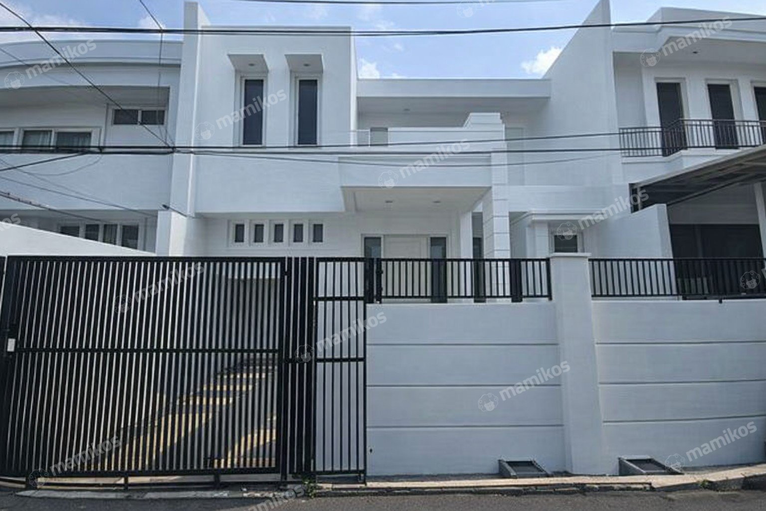 Rumah Sertifikat SHM 4 Kamar Tidur 4 Kamar Mandi Green Ville Jakarta Barat