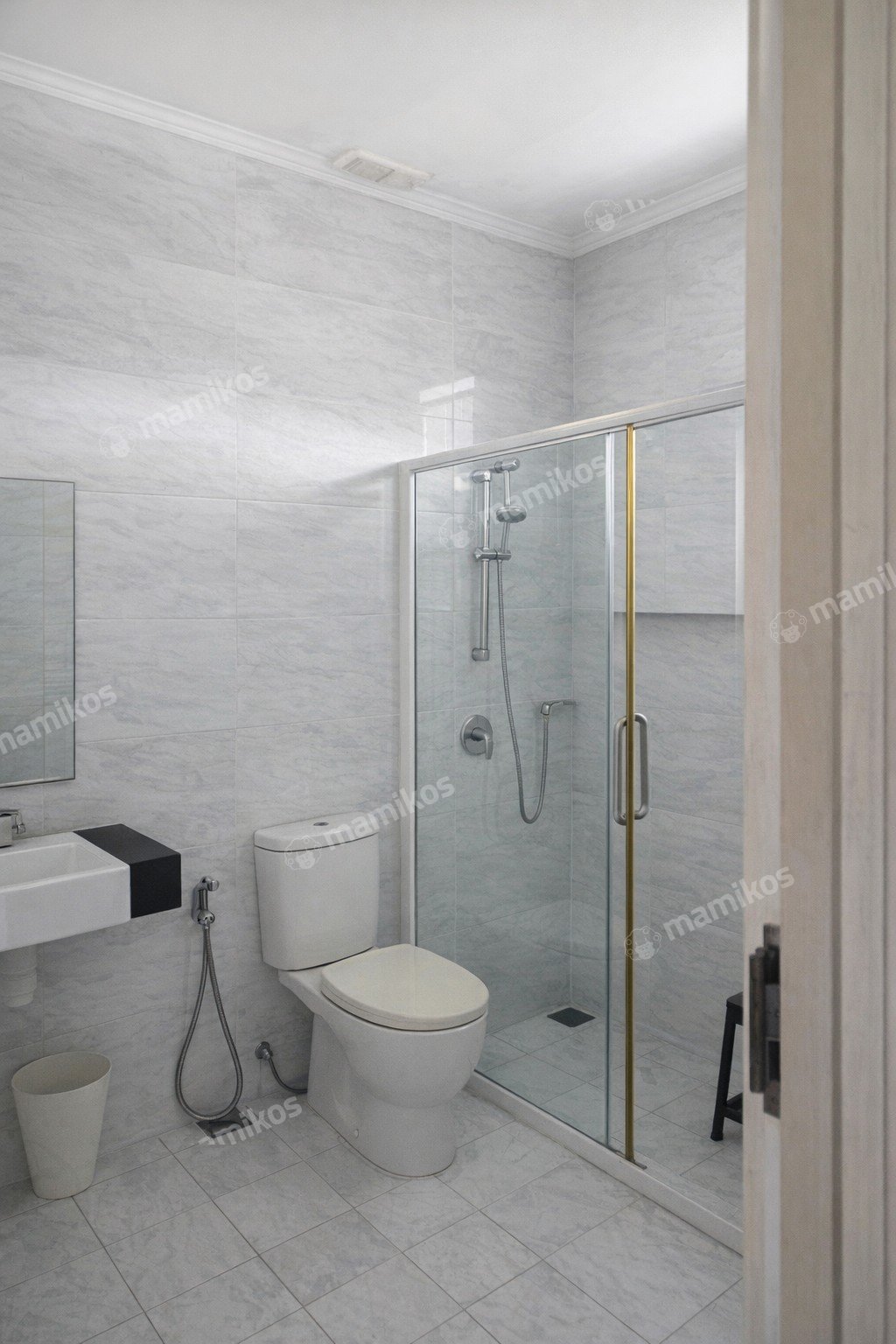 Rumah Sertifikat SHM 3 Kamar Tidur 3 Kamar Mandi Green Lake City Jakarta Barat - Photo 3