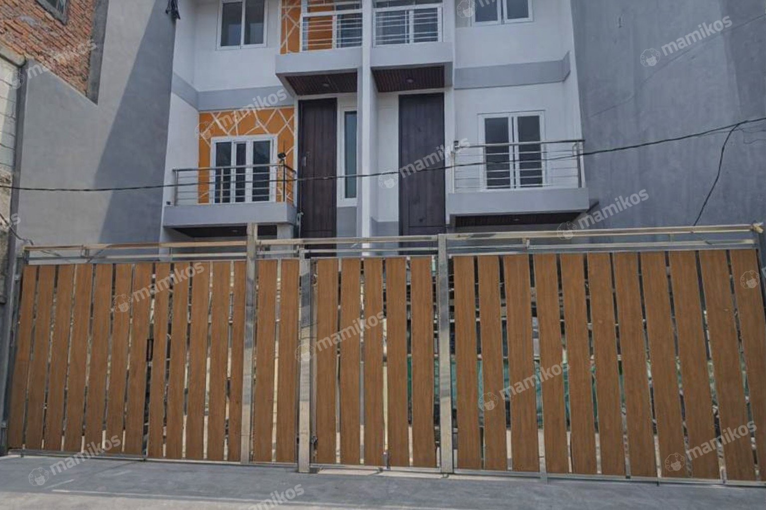 Rumah Sertifikat SHM 3 Kamar Tidur 3 Kamar Mandi Tambora Jakarta Barat