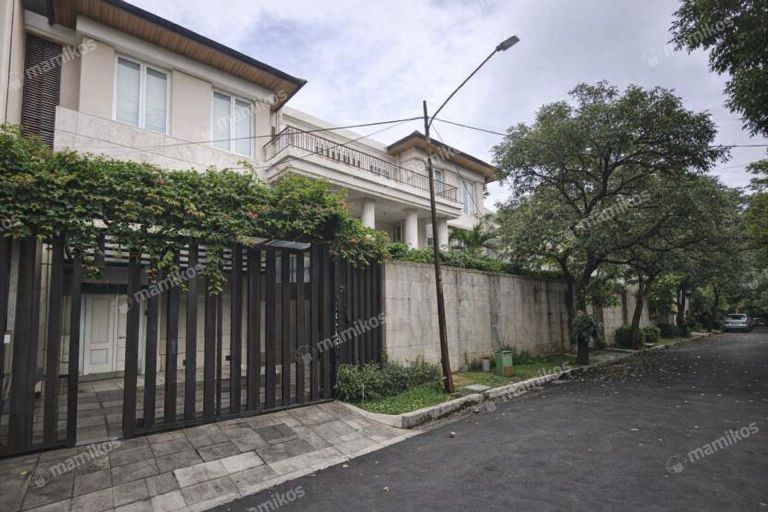 Rumah Sertifikat SHM 5 Kamar Tidur 5 Kamar Mandi Kembangan Jakarta Barat