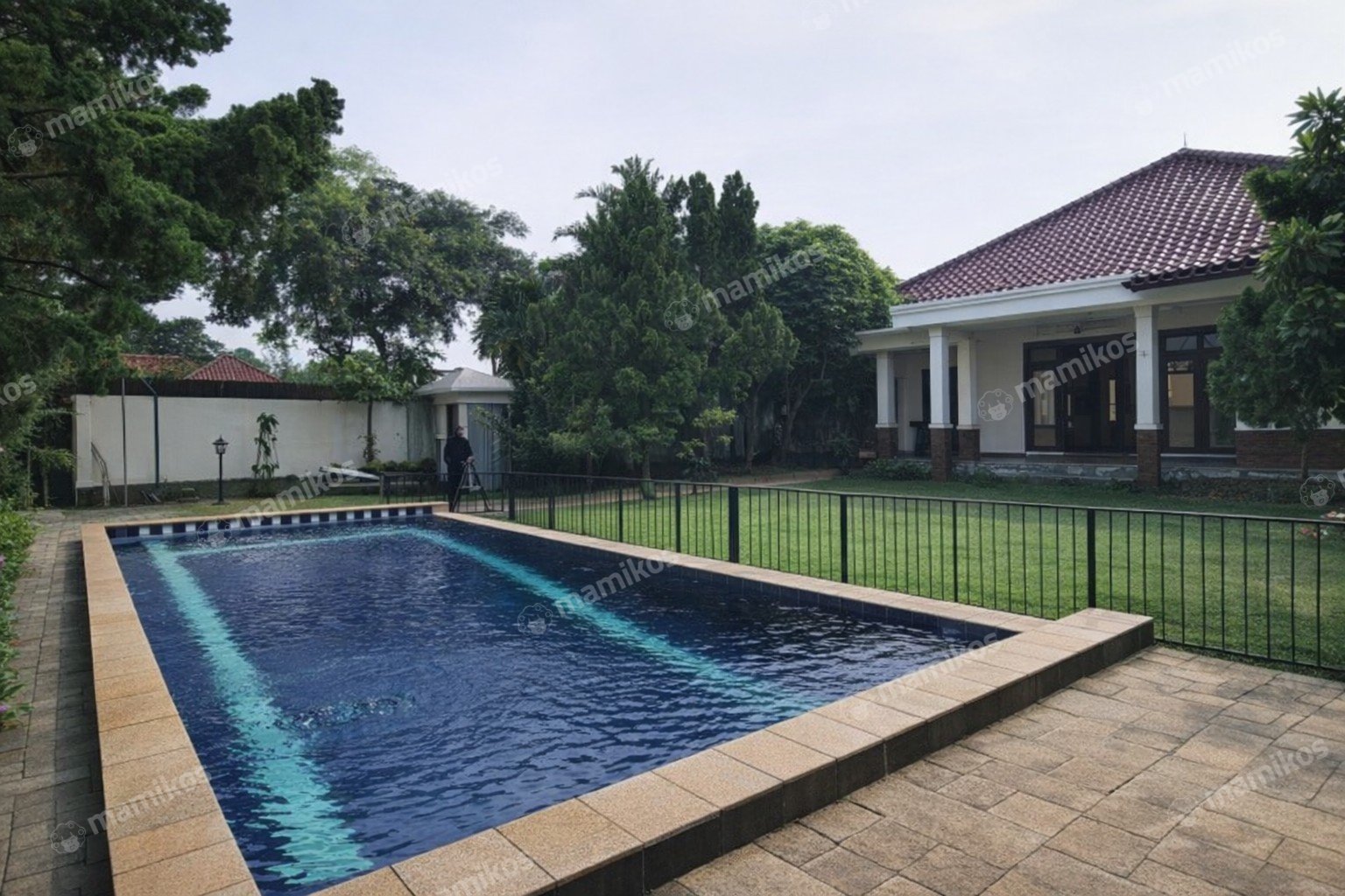 Rumah Sertifikat SHM 6 Kamar Tidur 5 Kamar Mandi Kemang Jakarta Selatan