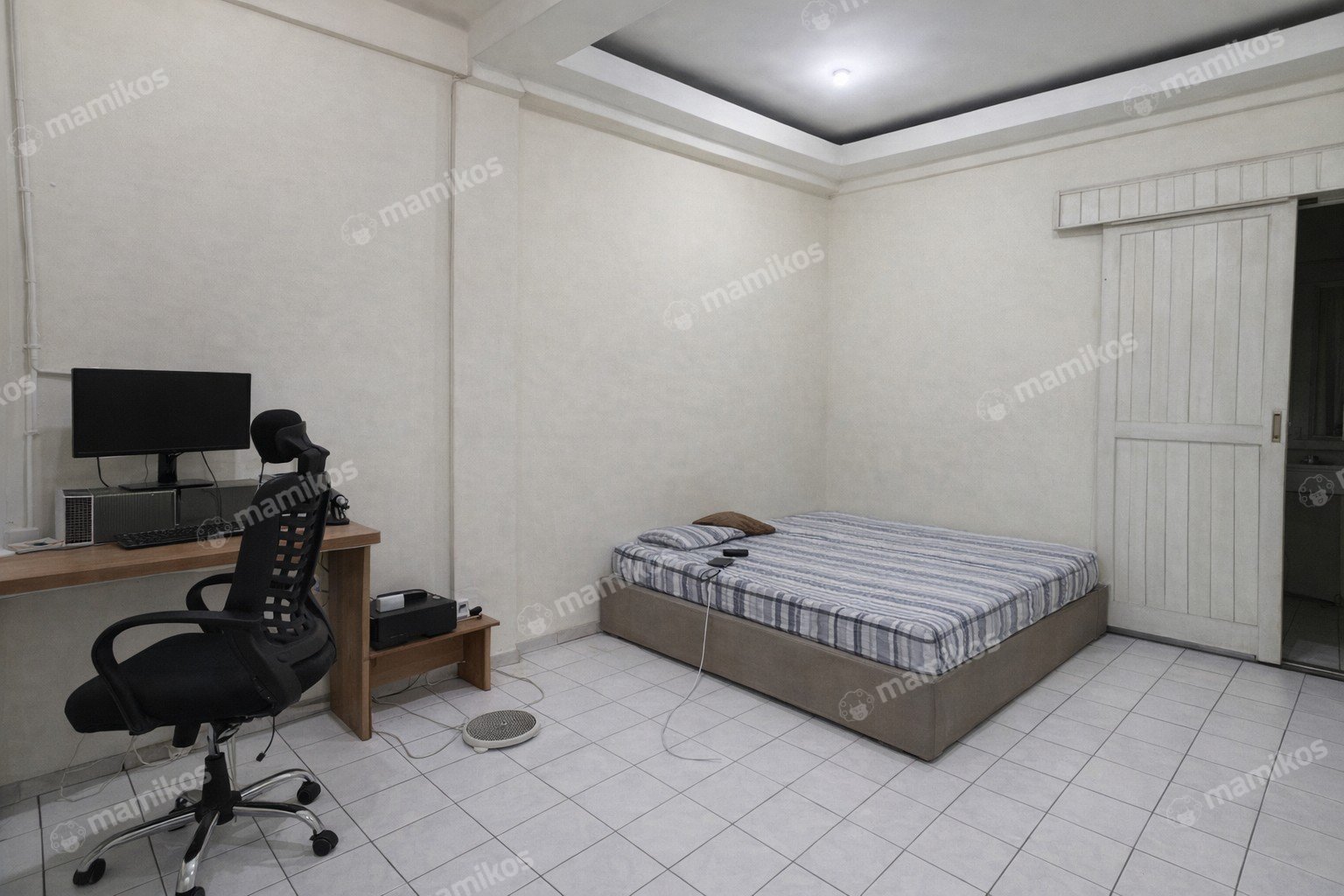 Rumah Sertifikat SHM 4 Kamar Tidur 3 Kamar Mandi Permata Buana Jakarta Barat - Photo 2