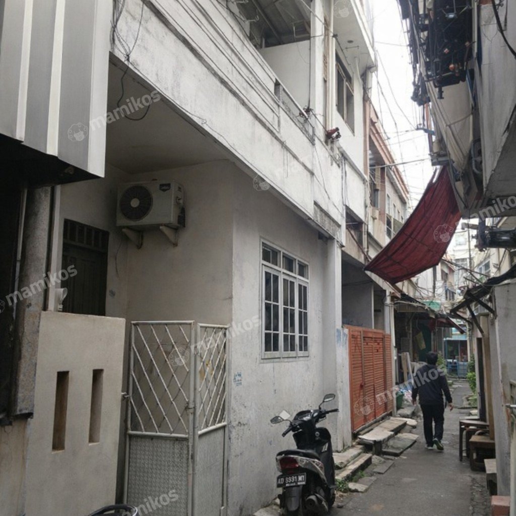 Rumah 4 Kamar Tidur 1 Kamar Mandi 1 Lantai Tamansari Jakarta Barat - Photo 2
