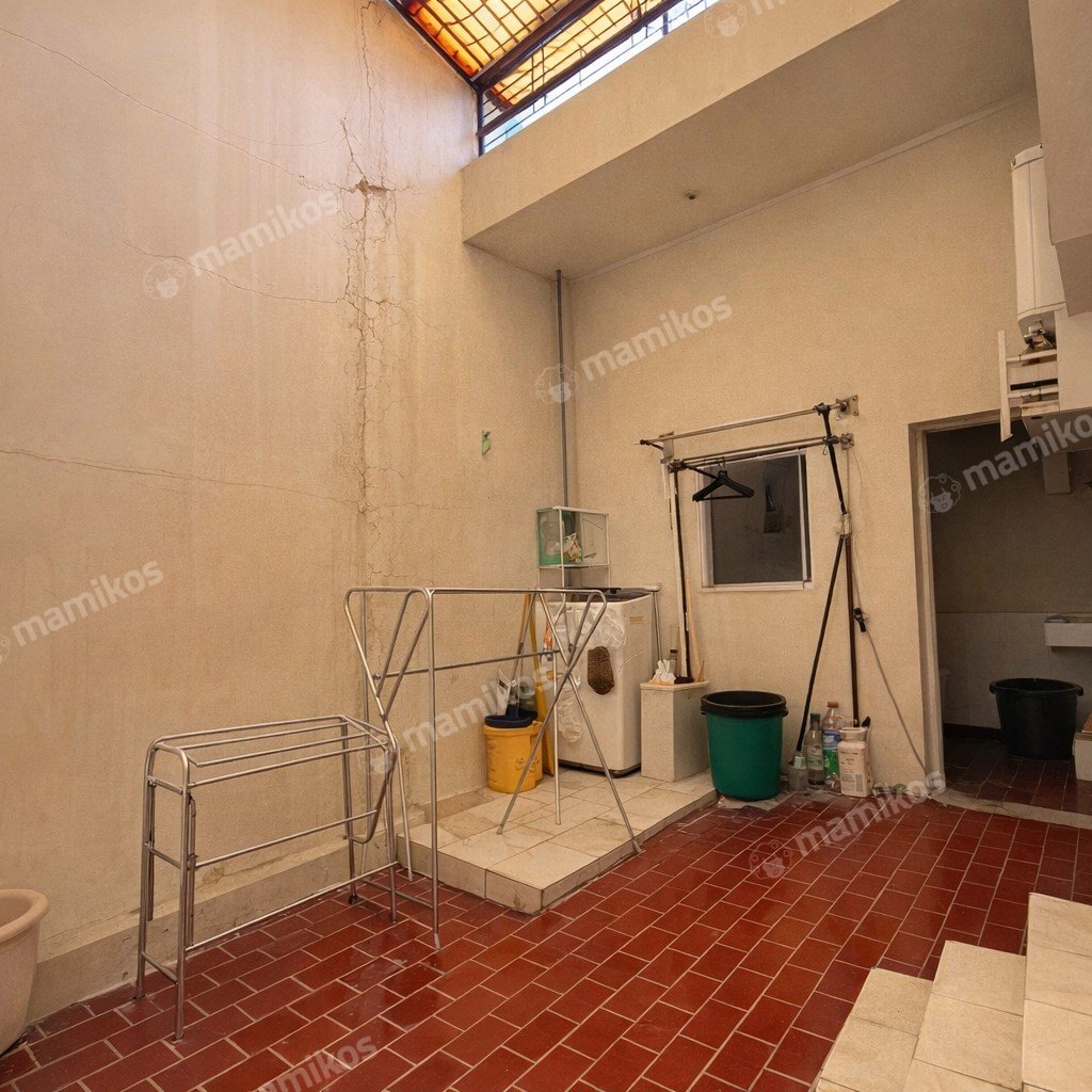 Rumah Sertifikat SHM 3 Kamar Tidur 2 Kamar Mandi Taman Ratu Jakarta Barat - Photo 2
