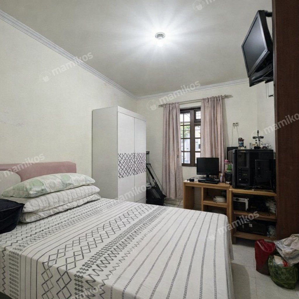 Rumah Sertifikat SHM 3 Kamar Tidur 2 Kamar Mandi Taman Ratu Jakarta Barat - Photo 3