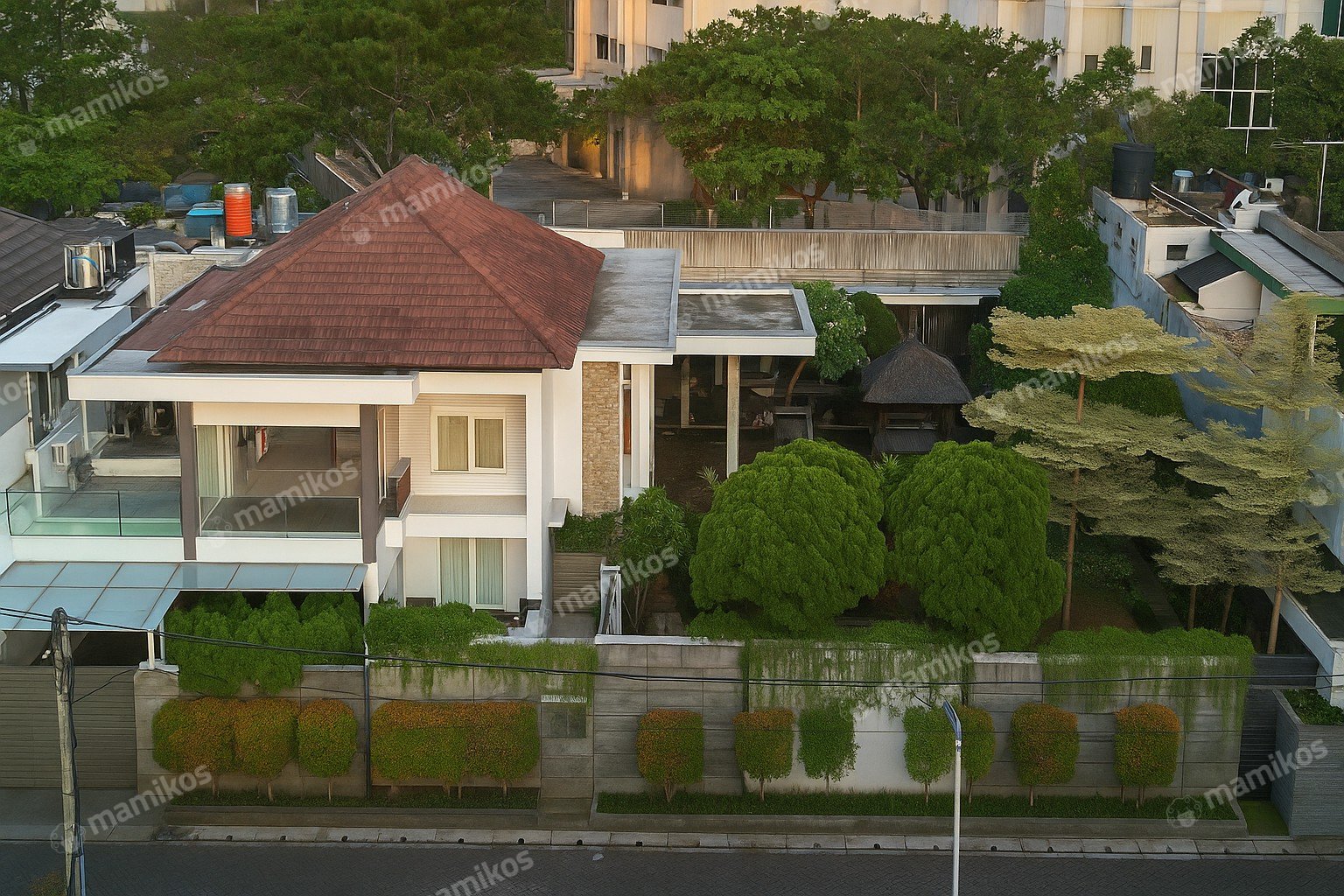 Rumah Sertifikat SHM 4 Kamar Tidur 4 Kamar Mandi Central Park Jakarta Barat