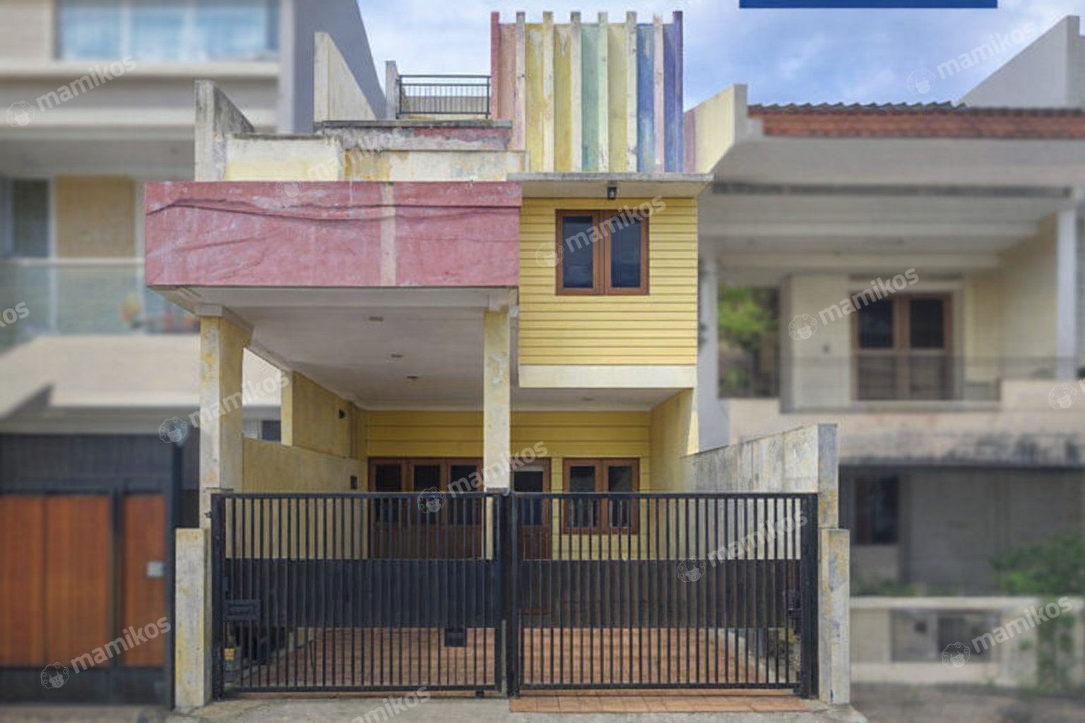 Rumah Sertifikat SHM 4 Kamar Tidur 4 Kamar Mandi Taman Ratu Jakarta Barat