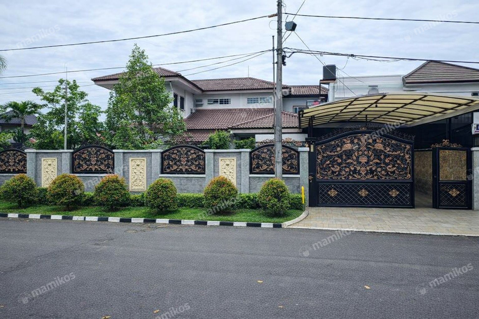 Rumah Sertifikat SHM 5 Kamar Tidur 6 Kamar Mandi Alfa Indah Jakarta Barat