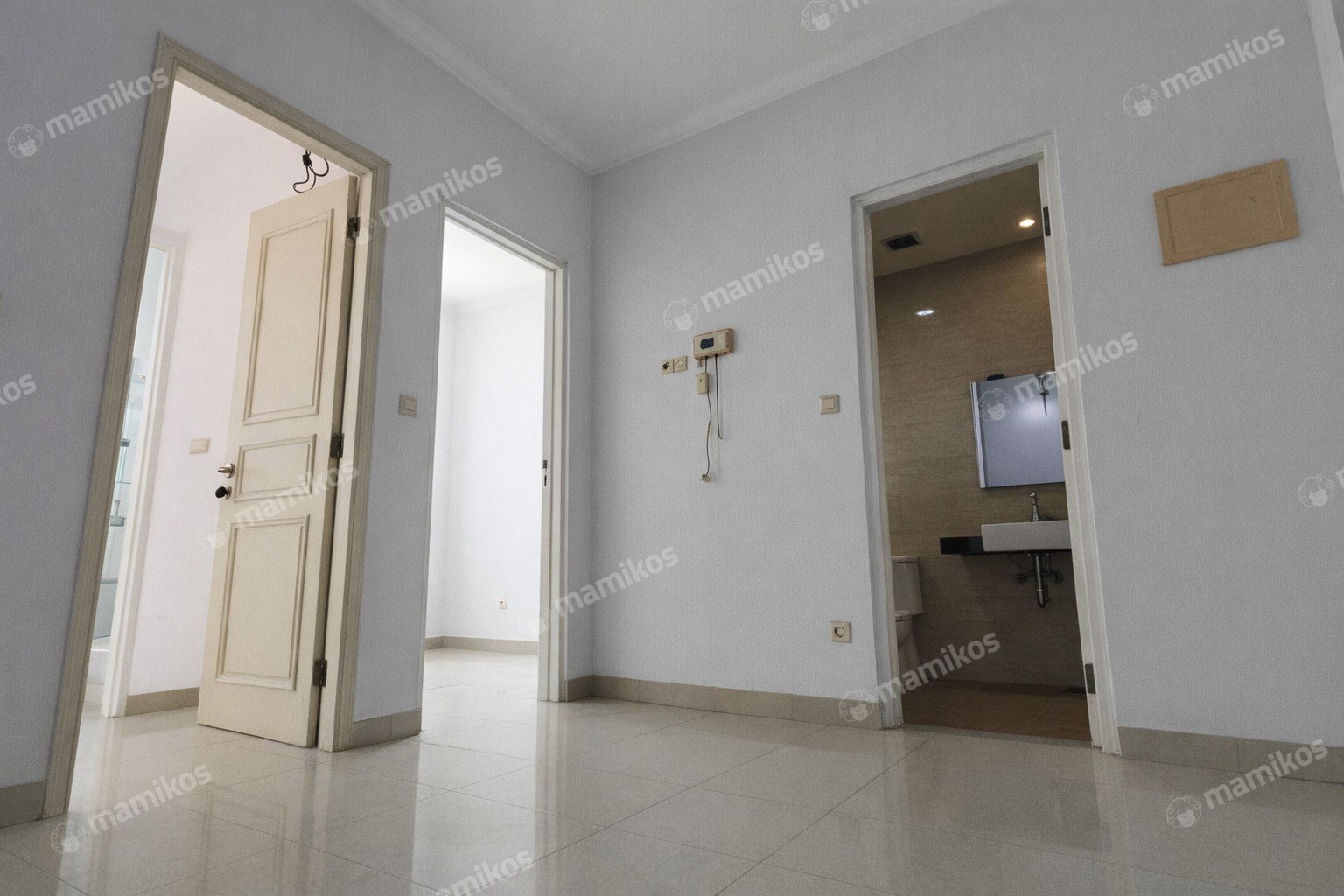 Rumah Sertifikat HGB 3 Kamar Tidur 2 Kamar Mandi Green Lake City Jakarta Barat