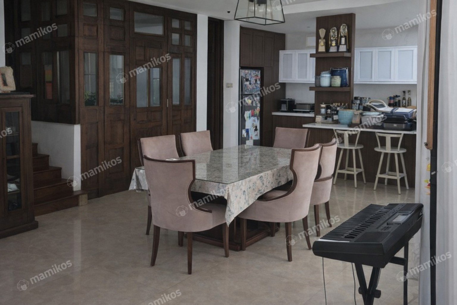 Rumah Sertifikat SHM 6 Kamar Tidur 4 Kamar Mandi Pondok Indah Jakarta Selatan