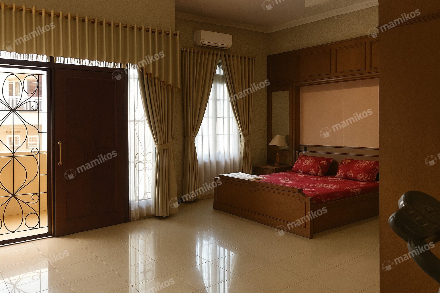 Rumah Sertifikat SHM 4 Kamar Tidur 3 Kamar Mandi Taman Palem Jakarta Barat