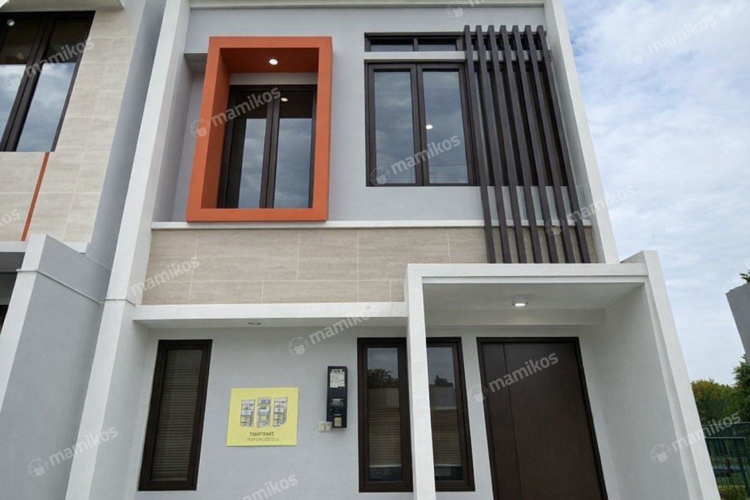 Rumah Sertifikat HGB 3 Kamar Tidur 3 Kamar Mandi Green Mansion Jakarta Barat