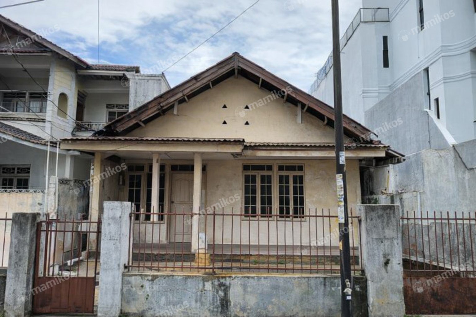 Rumah Sertifikat SHM 3 Kamar Tidur 2 Kamar Mandi Kebayoran Baru Jakarta Selatan