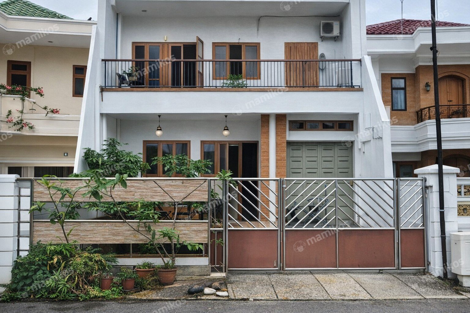 Rumah Sertifikat SHM 6 Kamar Tidur 6 Kamar Mandi Green garden Jakarta Barat