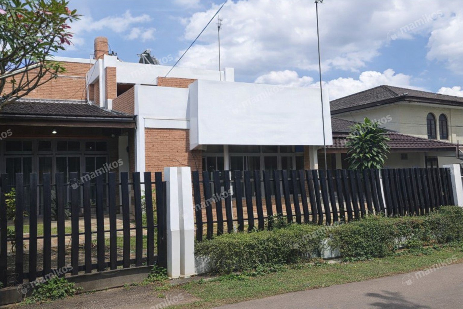 Rumah Sertifikat SHM 6 Kamar Tidur 3 Kamar Mandi Cibubur Jakarta Timur