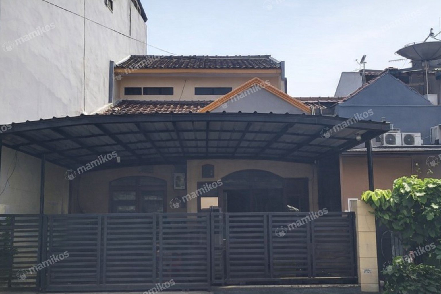 Rumah Sertifikat SHM 3 Kamar Tidur 2 Kamar Mandi Taman Surya Jakarta Barat