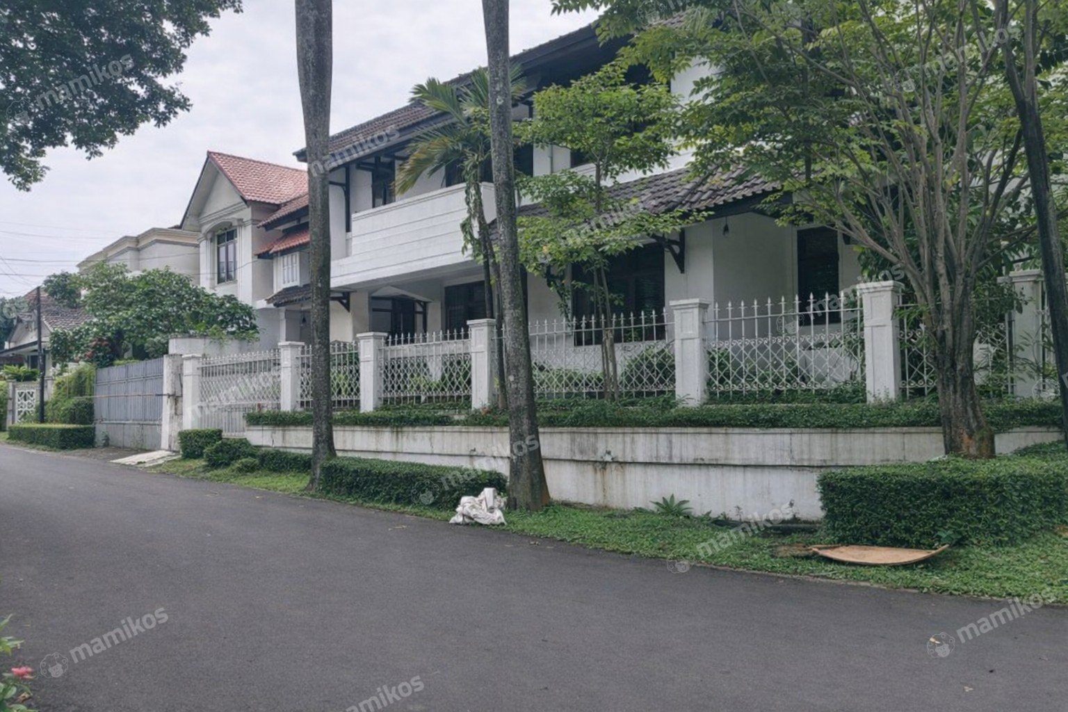 Rumah Sertifikat SHM 7 Kamar Tidur 4 Kamar Mandi Bintaro Jakarta Selatan