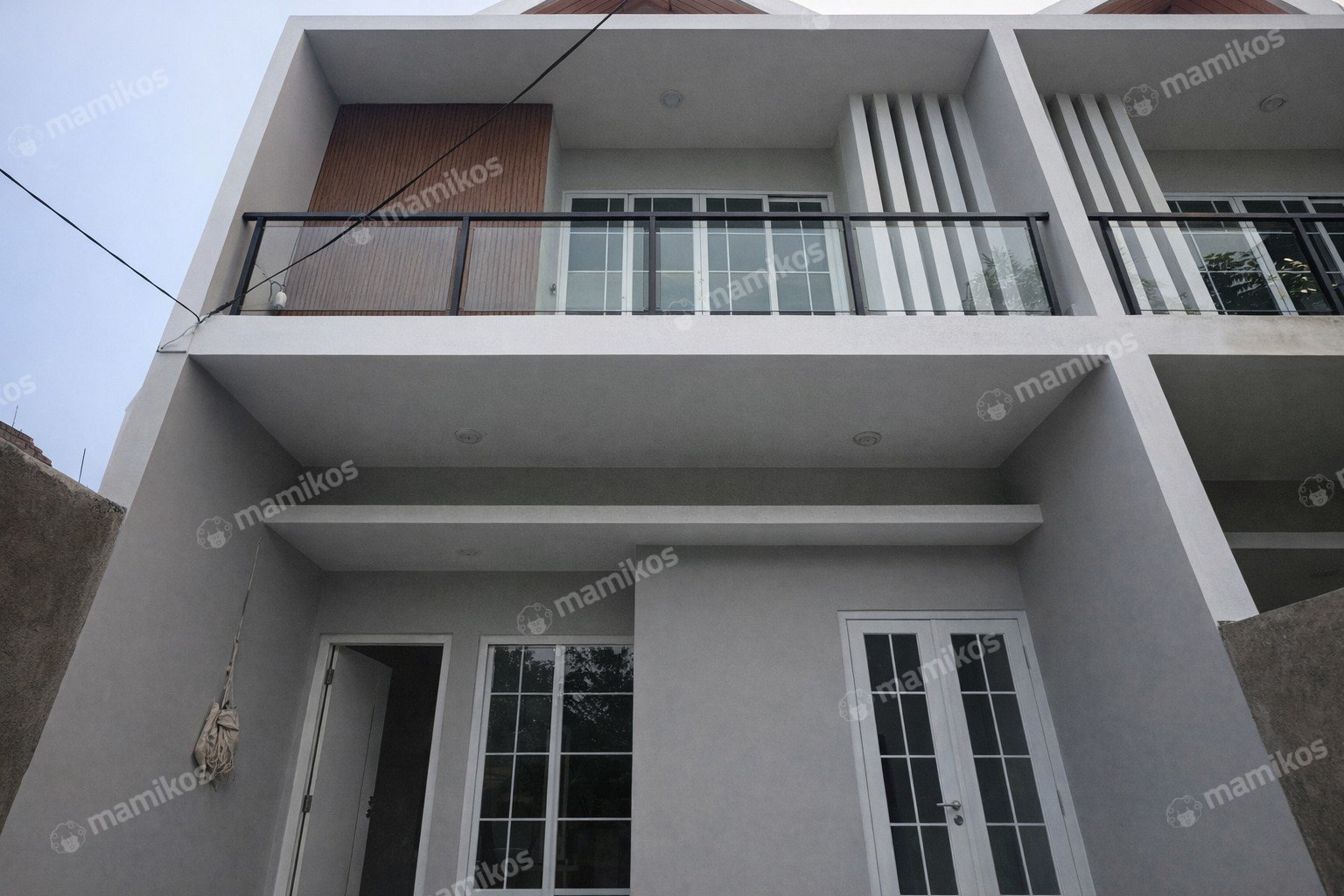 Rumah Sertifikat SHM 4 Kamar Tidur 3 Kamar Mandi Sunrise Garden Jakarta Barat