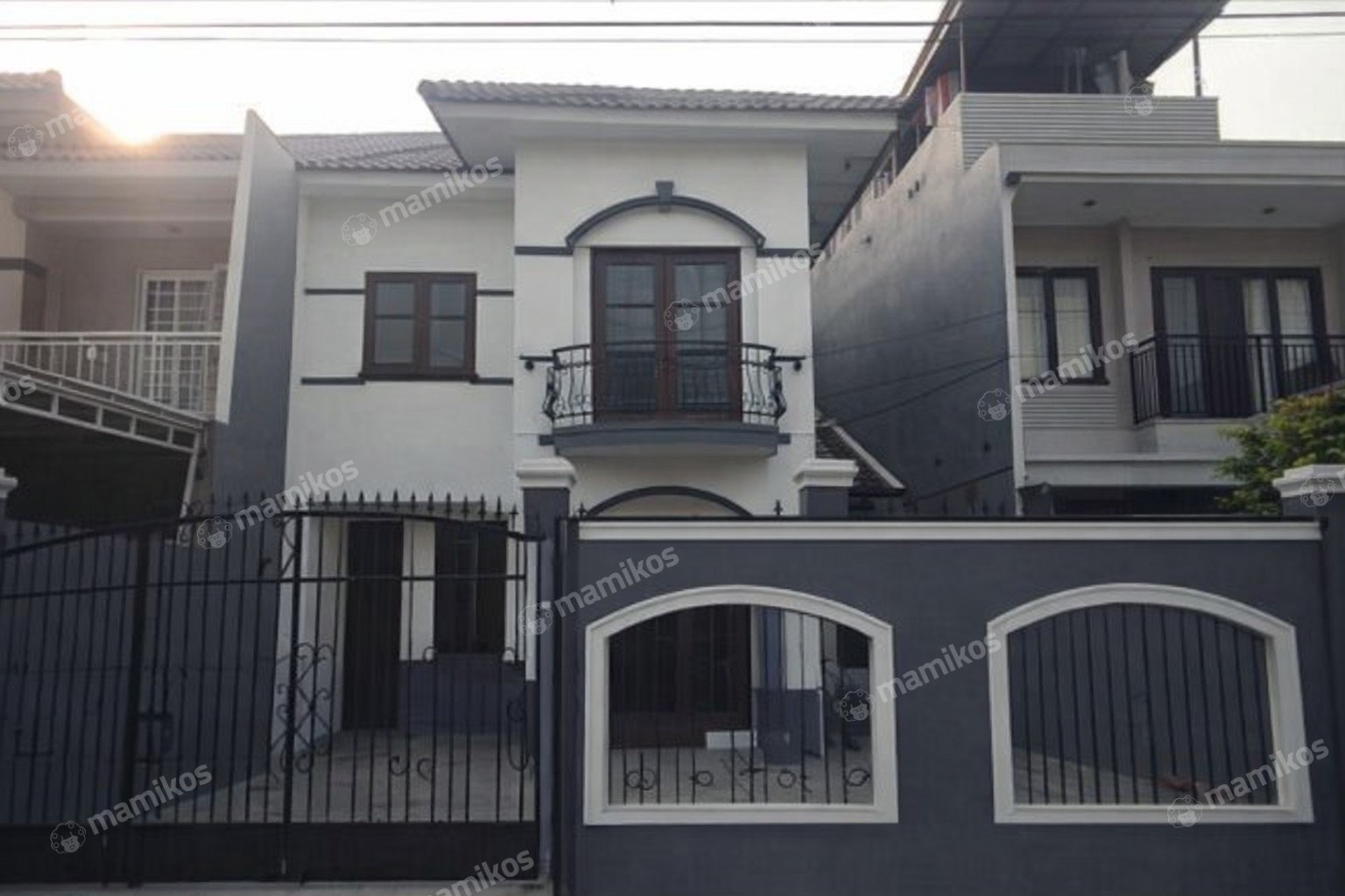 Rumah Sertifikat SHM 3 Kamar Tidur 2 Kamar Mandi Taman Palem Jakarta Barat