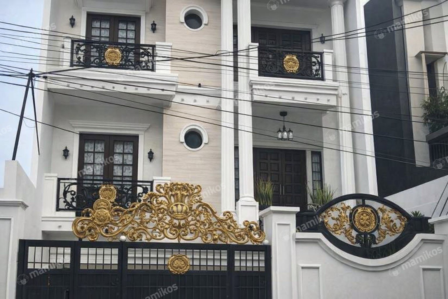 Rumah Sertifikat SHM 4 Kamar Tidur 4 Kamar Mandi Kebon Jeruk Jakarta Barat