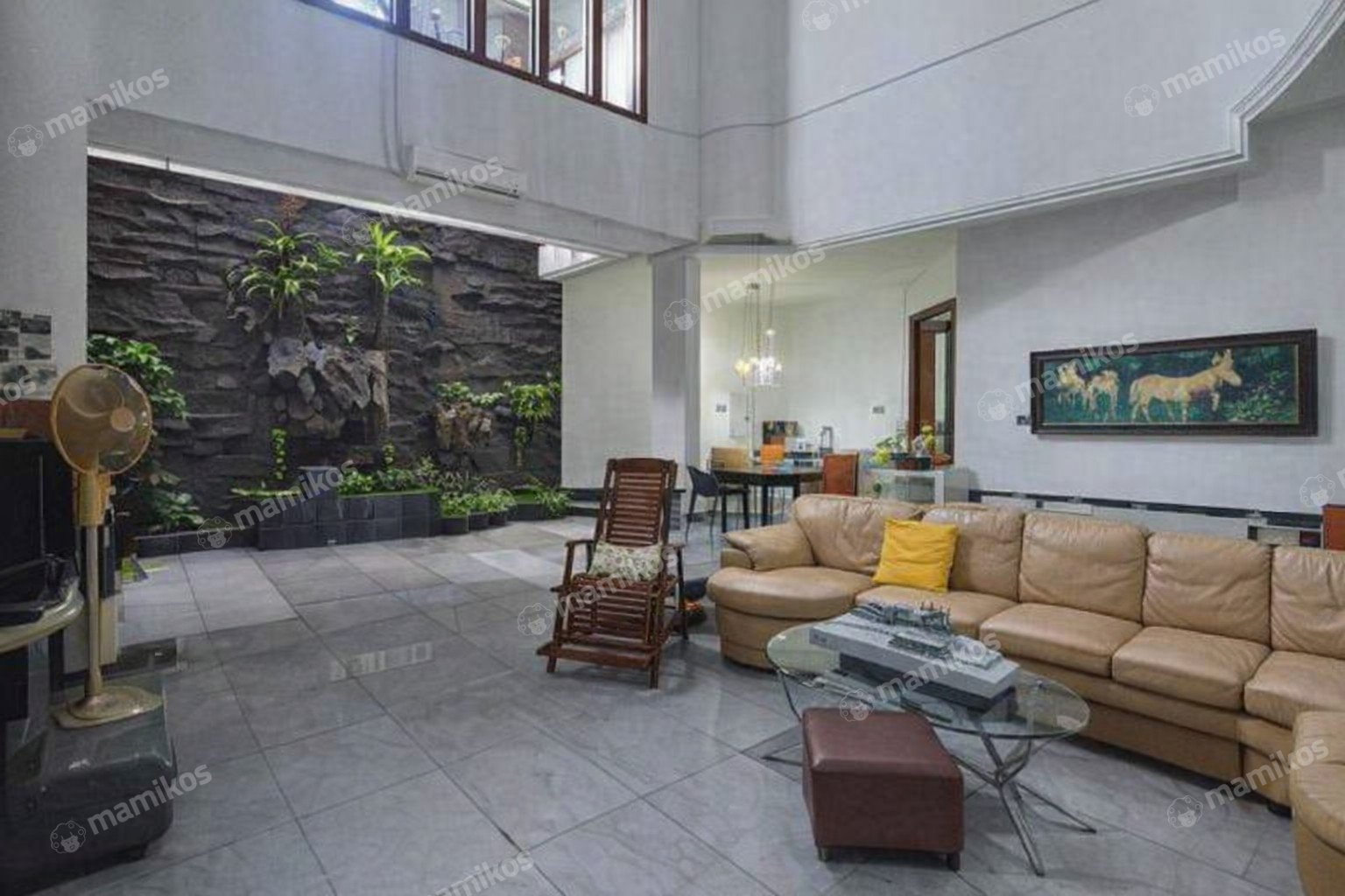 Rumah Sertifikat SHM 4 Kamar Tidur 3 Kamar Mandi Sunrise Garden Jakarta Barat