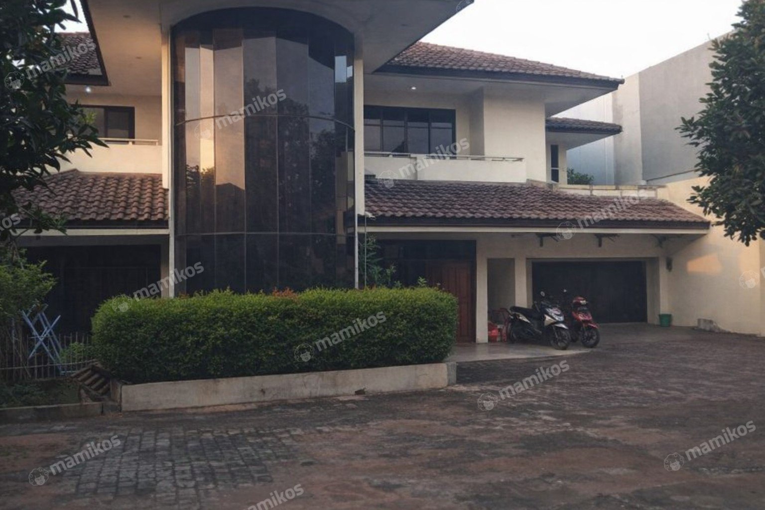Rumah Sertifikat SHM 6 Kamar Tidur 3 Kamar Mandi Kebon Jeruk Jakarta Barat