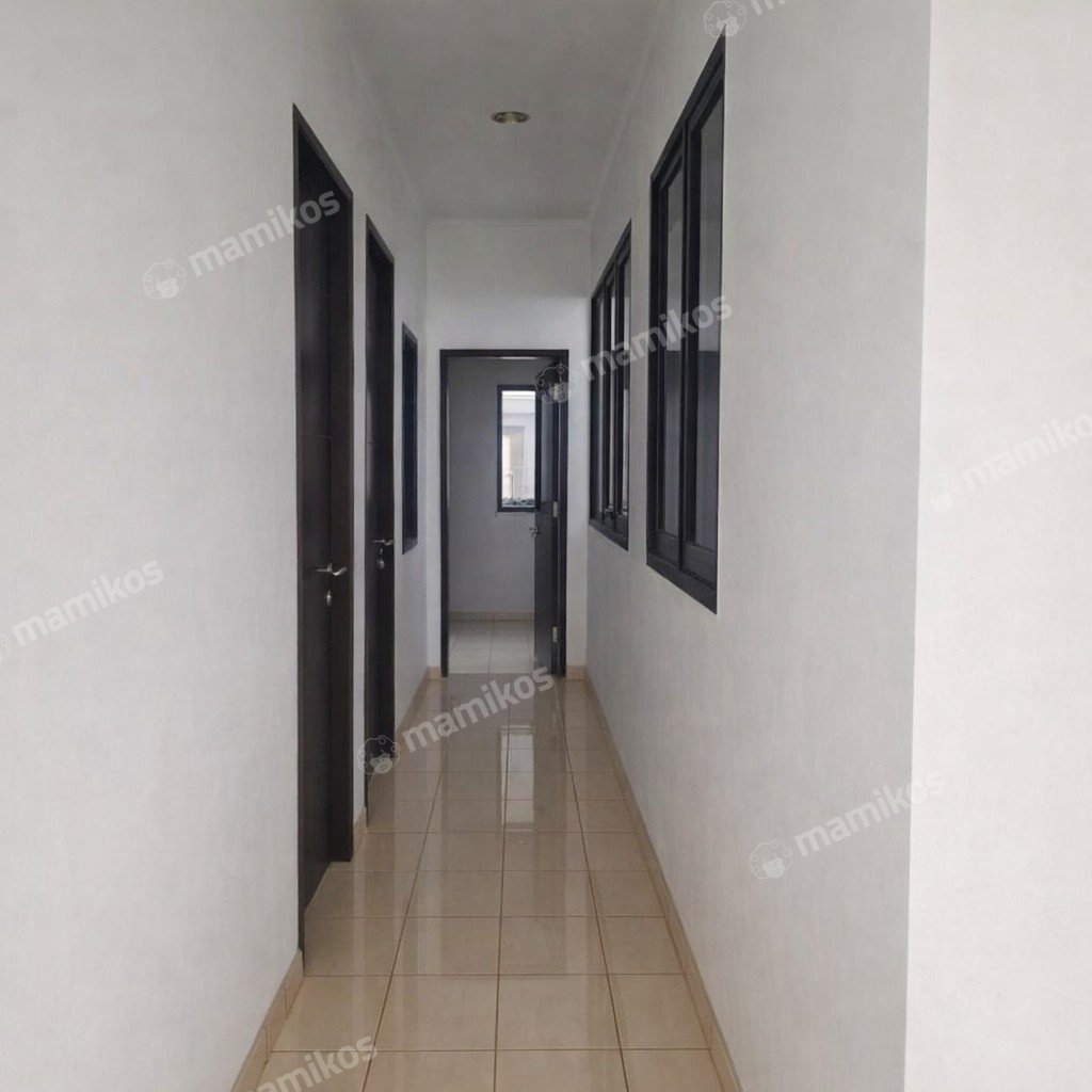 Rumah Sertifikat SHM 5 Kamar Tidur 5 Kamar Mandi Taman Ratu Jakarta Barat - Photo 4
